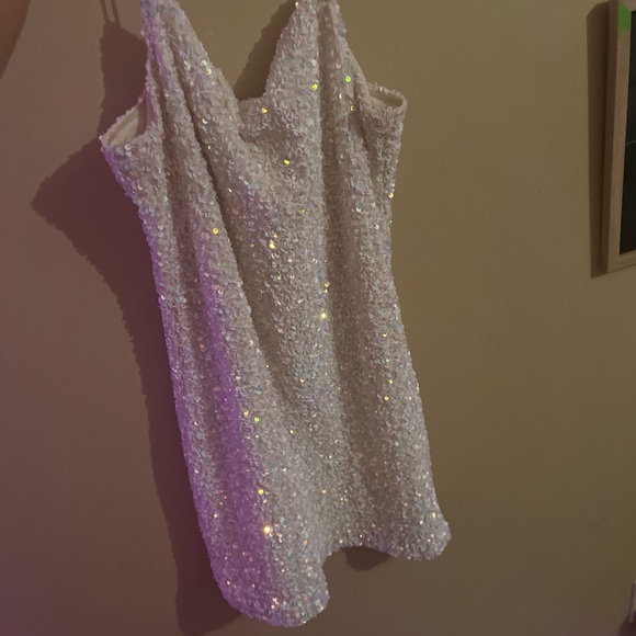 I wore it once for homecoming great material got it from Dillards no staines - Picture 1 of 5